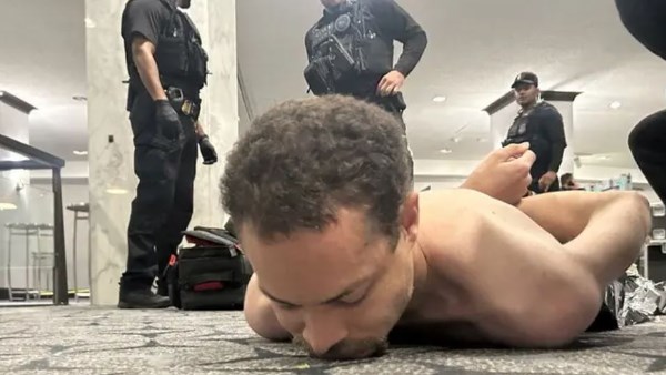 خلال اعتقال كول توماس ألين