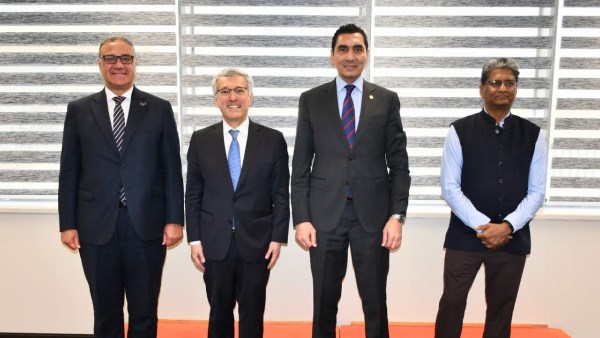 وزير الشباب والرياضة