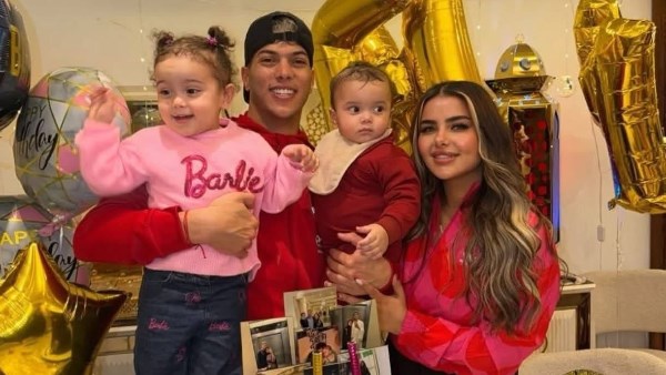 إمام عاشور وأسرته