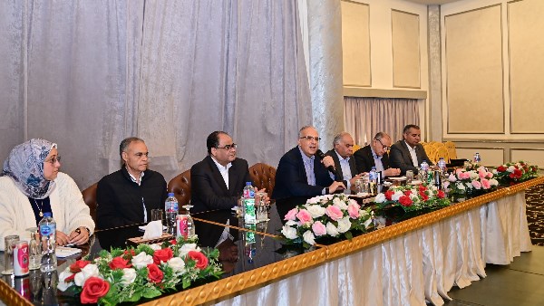 مناقشة موقف المشروعات المائية الجاري تنفيذها بنطاق محافظة الغربية،