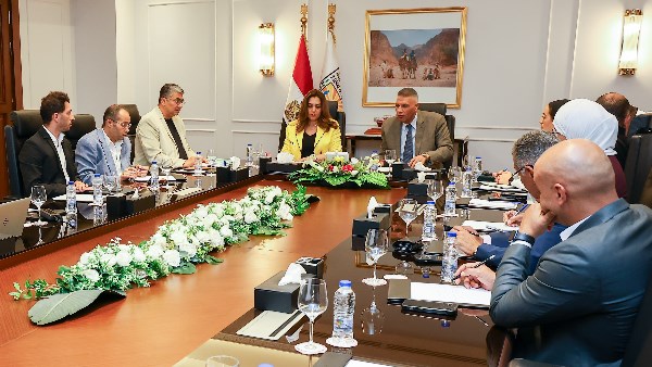 الدكتورة منال عوض وزيرة التنمية المحلية والبيئة 