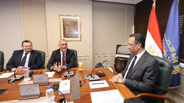 وزير الاتصالات 