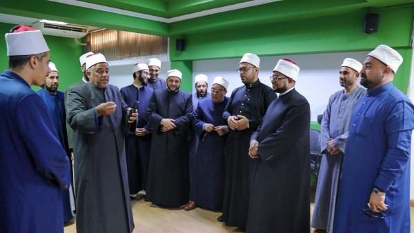 أمين البحوث الإسلاميَّة يتفقَّد ختام اختبارات المستوى الأوَّل لبرنامج تدريب الوعَّاظ والواعظات على لغة الإشارة