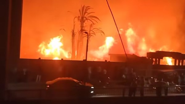 جانب من الحريق