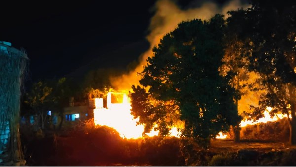 جانب من الحريق