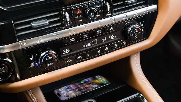 شاشات السيارات