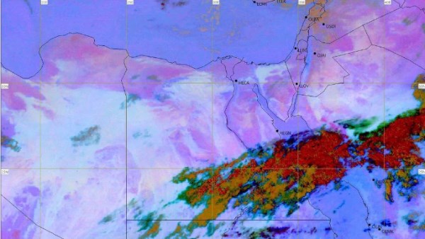 تقلبات تسيطر على طقس اليوم الأحد 