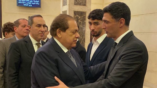 النائب محمد أبو العينين يقدم واجب العزاء فى والدة وزير الصناعة