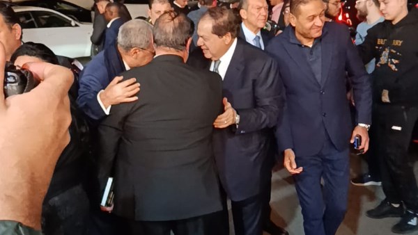 النائب محمد أبو العينين يقدم واجب العزاء في والدة رجل الاعمال احمد عز