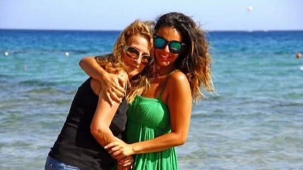 دنيا عبد العزيز والدتها