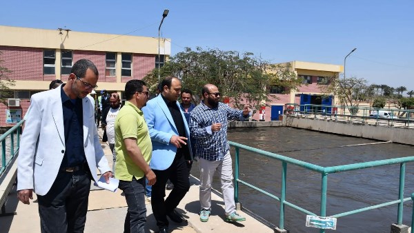 رئيس مياه الشرب بالجيزة يتفقد محطة معالجة صرف صحي أم دينار 