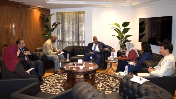 أيمن العشري، رئيس غرفة القاهرة، يلتقي مع الوزير المفوض والملحق التجاري بسفارة تنزانيا لدى مصر