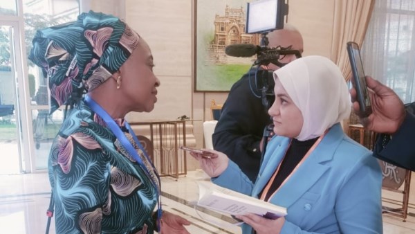 محررة صدى البلد مع المسئولة النيجيرية 