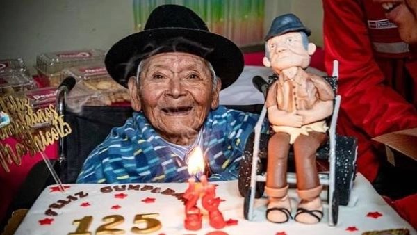 أكبر معمر في العالم