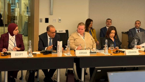 خلال الجلسة 