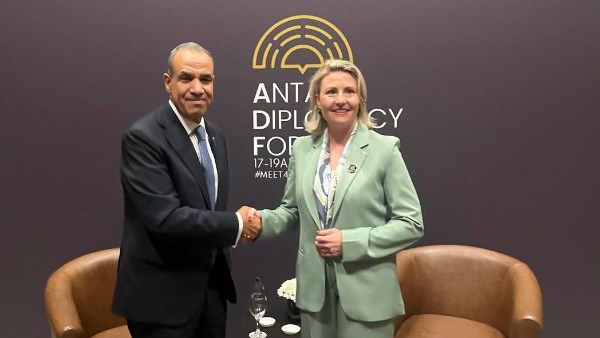 خلال اللقاء