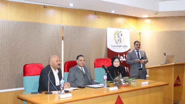 محافظ البحيرة