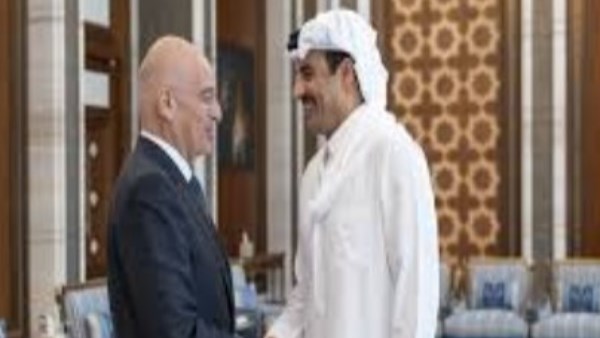 أمير قطر ووزير دفاع اليونان يبحثان سبل خفض التصعيد واحتواء التوترات الراهنة بالمنطقة