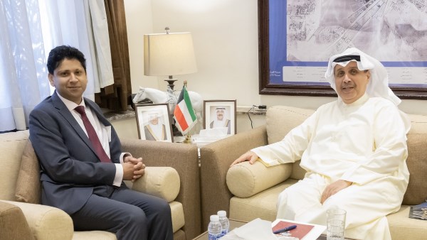 ملك بريطانيا يؤكد في رسالة خطية للأمير مشعل دعم بلاده للكويت ووقوفها إلى جانبها