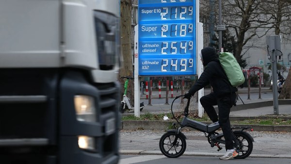 ألمانيا تقيد زيادات أسعار الوقود لمرة واحدة يوميًا مع تصاعد تأثير حرب إيران على أسواق الطاقة