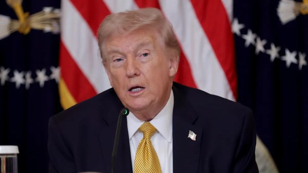 ترامب يهدد إيران بـ”ضربات الجحيم”.. مهلة أخيرة لفتح مضيق هرمز قبل الثلاثاء