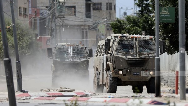 فلسطين: اقتحام واسع لقوات الاحتلال الإسرائيلي وسط مدينة طولكرم واعتقال شاب