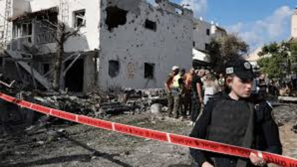 "يديعوت أحرونوت": قصف إيران يسفر عن إصابة 4 إسرائيليين