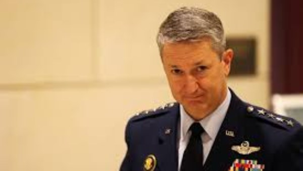 الجنرال دان كين : تحطم طائرة أمريكية خلال مهمة إنقاذ الطيار المفقود في إيران