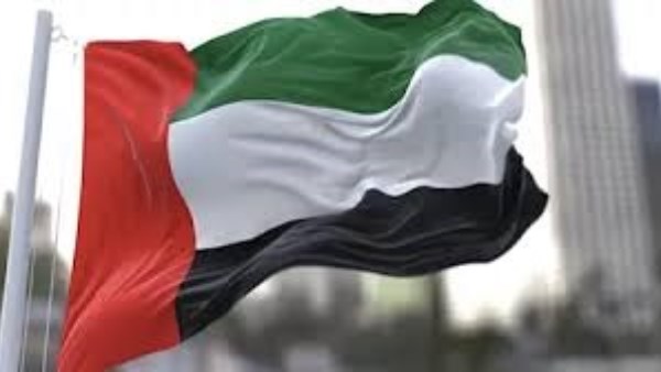 الإمارات : استهداف مبنى شركة اتصالات بالفجيرة والجهات المختصة تتعامل مع حادث سقوط شظايا بمدينة أبوظبي الصناعية