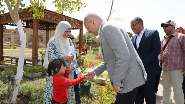 محافظ القاهرة يوجه بتكثيف النظافة والإشغالات حول الكنائس واستمرار الجاهزية