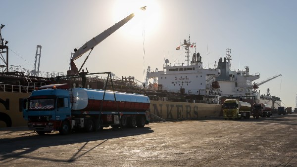 ميناء دمياط يتداول 28 سفينة للحاويات والبضائع العامة