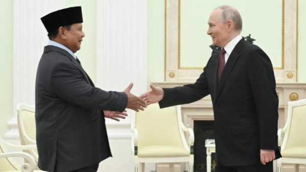 بوتين: واثقون بقدرة روسيا وإندونيسيا على إيجاد حل للحفاظ على وضع تجاري مستقر