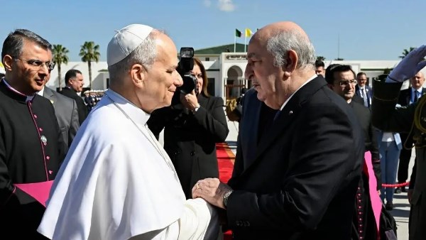 بابا الفاتيكان يغادر الجزائر عقب زيارته الرسمية