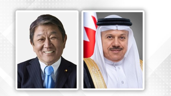 وزير الخارجية البحريني يبحث هاتفياً مع نظيره الياباني مستجدات الأوضاع في المنطقة