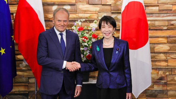 رئيسا وزراء اليابان وبولندا يناقشان تعزيز العلاقات الاقتصادية والأمنية والقضايا الدولية ذات الاهتمام المشترك