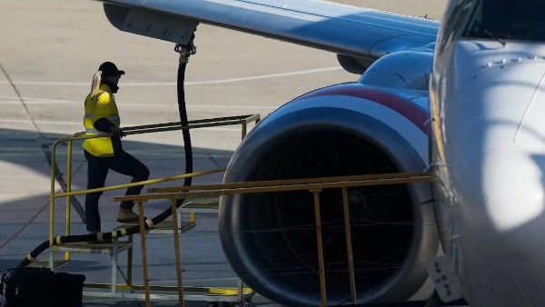 الاتحاد الأوروبي يدرس إجراءات لضمان إمدادات وقود الطائرات مع تعطل هرمز