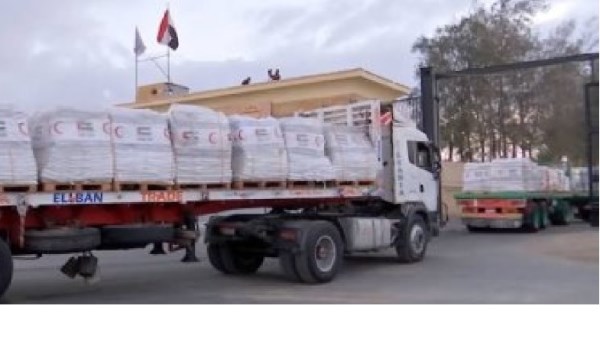 قافلة "زاد العزة" الـ 181 تدخل إلى الفلسطينيين في قطاع غزة