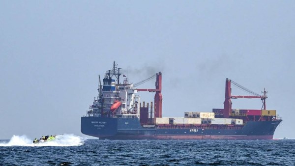 هيئة بحرية بريطانية: تعرض سفينة ثانية لإطلاق نار في مضيق هرمز