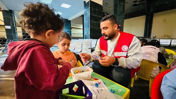 الهلال الأحمر:قافلة «زاد العزة» الـ 181 تحمل أكثر من 5,480 طنًا من المساعدات الغذائية والإغاثية