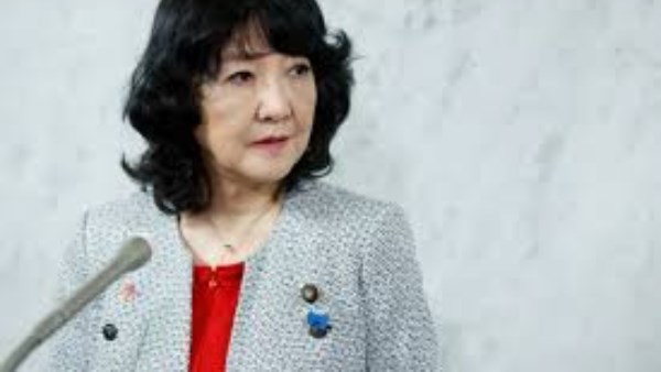 وزيرة المالية اليابانية: مستعدون للتحرك عند الضرورة لمواجهة تقلبات العملة