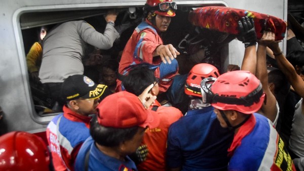 حادث تصادم قطارين قرب جاكرتا