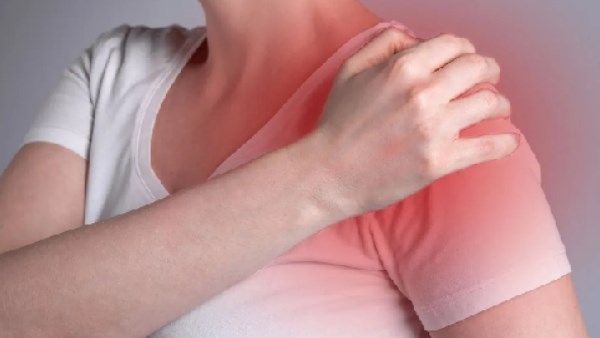 التهاب الكتف المتجمد.. الأسباب والأعراض وطرق العلاج