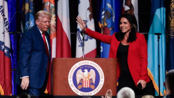 ترامب ورئيسة المخابرات الأمريكية