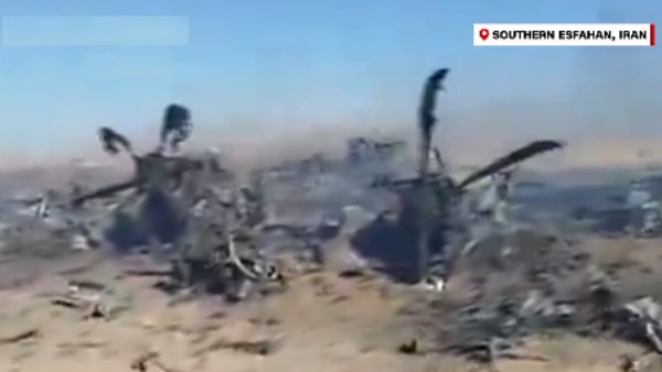 طائرة أمريكية محترقة