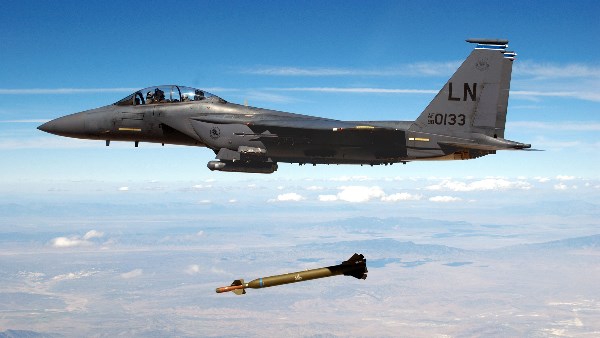 قنبلة مدمرة للتحصينات