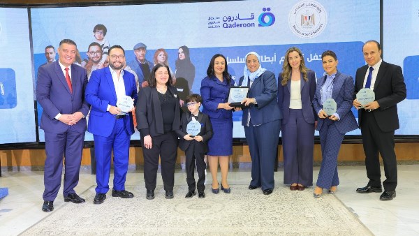 فريق عمل مسلسل "اللون الأزرق"