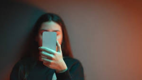 ابتزاز فتاة