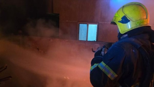 حريق أعلى عقار سكني بدار السلام