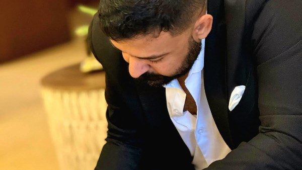 اللقطات الأولى من عقد قران الشاعر عمرو حسن