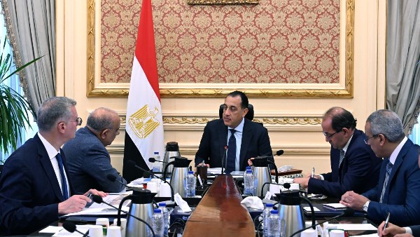 مدبولي يوجه بتأمين الاعتمادات المالية لضمان استقرار الشبكة القومية للكهرباء